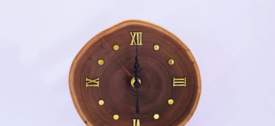 山源木工の槐の輪切りｱﾅﾛｸﾞ時計