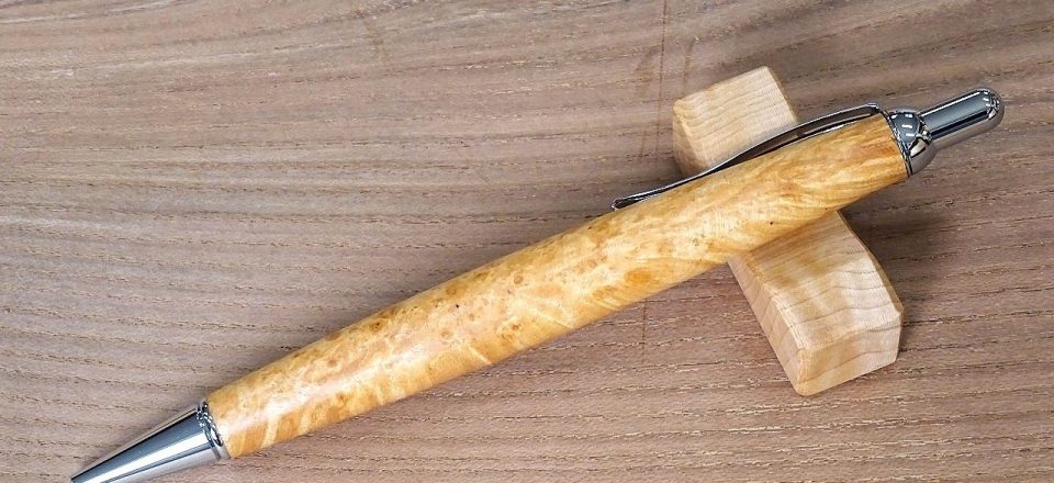 希少な根コブの木軸ペン