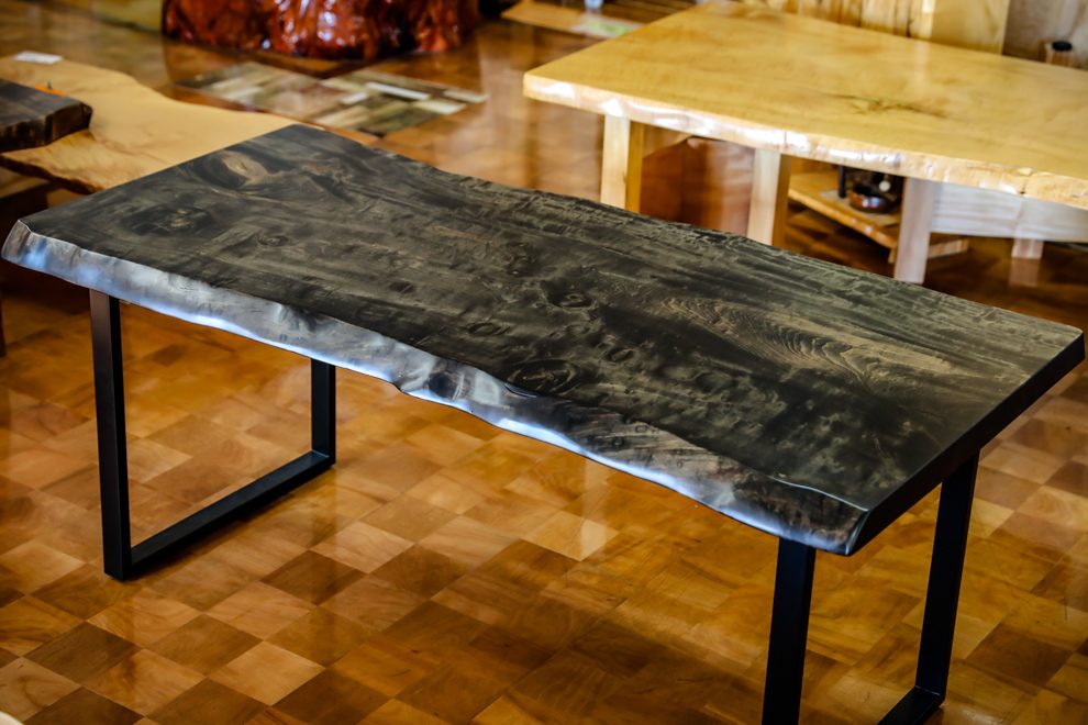 一枚板テーブル   秋山郷 本物無垢の輪切りテーブル発祥の地山源木工